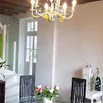 Maison Chaleureuse Et Familiale. *