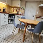 Maison Chaleureuse Et Familiale.
