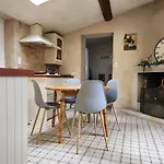 Maison Chaleureuse Et Familiale.