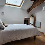 Maison Chaleureuse Et Familiale. Nalliers (Vendee)