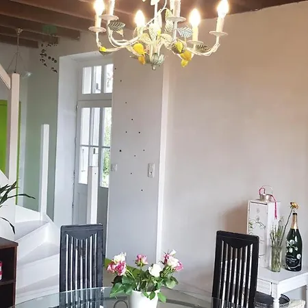 Maison Chaleureuse Et Familiale. *