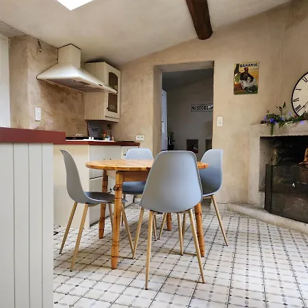 Maison Chaleureuse Et Familiale.