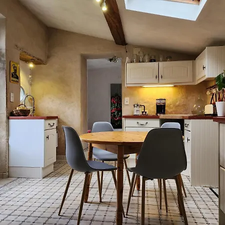 Maison Chaleureuse Et Familiale. Vakantiehuis Nalliers (Vendee)