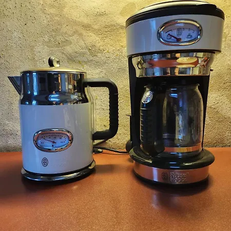 Maison Chaleureuse Et Familiale. Nalliers (Vendee)