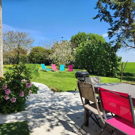 Maison Chaleureuse Et Familiale. * Nalliers (Vendee)