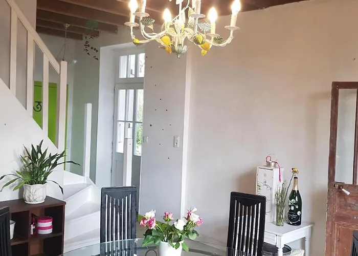 Maison Chaleureuse Et Familiale. *