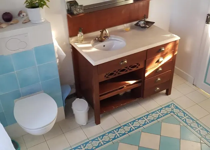 Maison Chaleureuse Et Familiale. * Nalliers (Vendee)