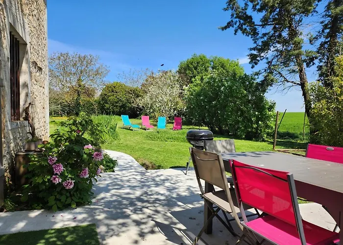 Maison Chaleureuse Et Familiale. * Nalliers (Vendee)