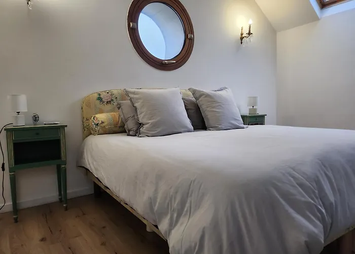 Maison Chaleureuse Et Familiale. Nalliers (Vendee)